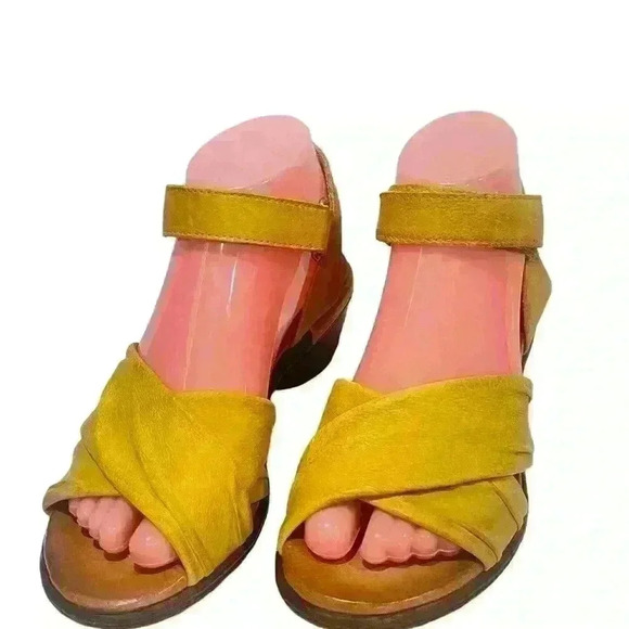 Miz Mooz Women’s Yellow Leather Heeled Sandals Collette With Strap SZ 37/ 6.5-7 - Picture 9 of 12